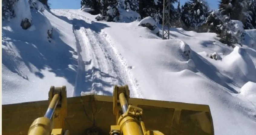 الطرق الجبلية المقطوعة بسبب تراكم الثلوج