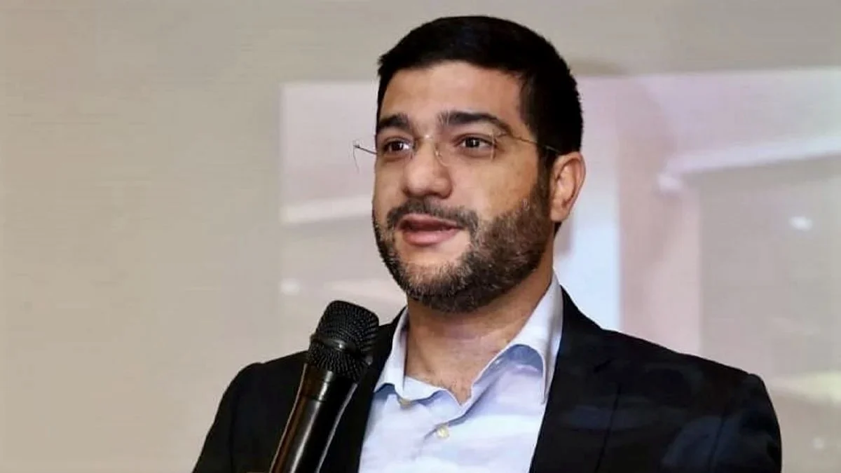 منع يحيى مولود من السفر بشبهة تزوير تقارير وفواتير