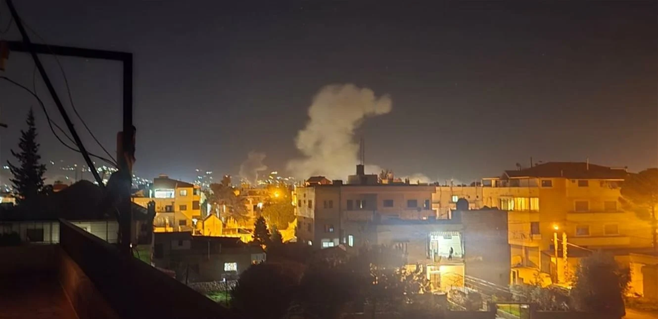 كشفت سلسلة الغارات التي شنتها إسرائيل مساء أمس على البقاع عن وشك انزلاق لبنان