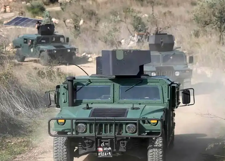 army-vehicules-road (1)